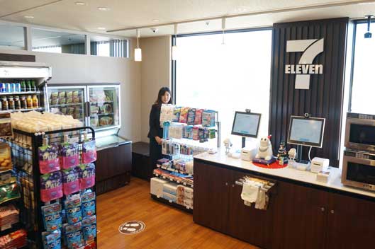 「三田国際ビル20F店」店内