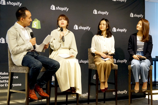 Shopifyパートナーシップ兼事業開発部長の徳満泰彰氏、「RiLi」代表取締役 渡邉麻翔氏、「COHINA」の清水葵氏、田中絢子氏