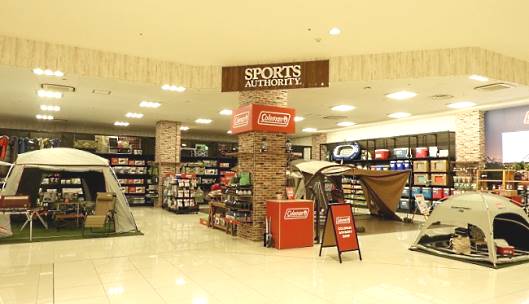 「スポーツオーソリティ幕張新都心店」は、89坪の「コールマンアドバイザリーストア」と95坪の「スノーピークストア」、「ゴールドウイン」初コンセプトのセレクトショップなどが入居している