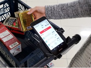 マックスバリュ関東は買物体験型スーパーマーケットを展開 「Scan&Go（スキャンアンドゴー）」のイメージ