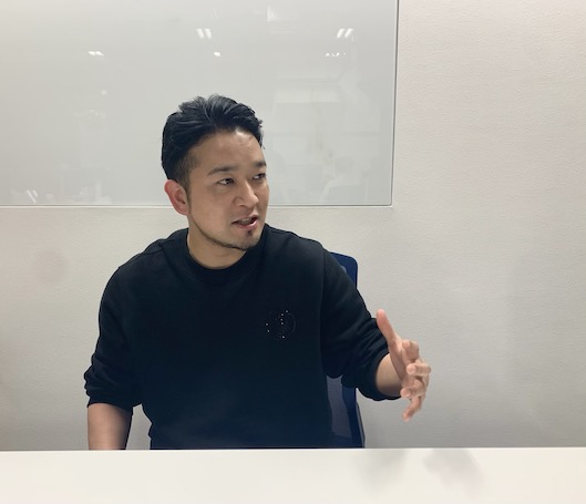 バニッシュ・スタンダードの小野里寧晃代表取締役