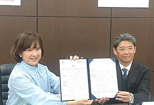 台湾最大のECモール運営会社であるPChomeグループ傘下の比比昂の羅薇琳（Lo Wei-Ling）社長、SGHグローバル・ジャパンの小山彰社長