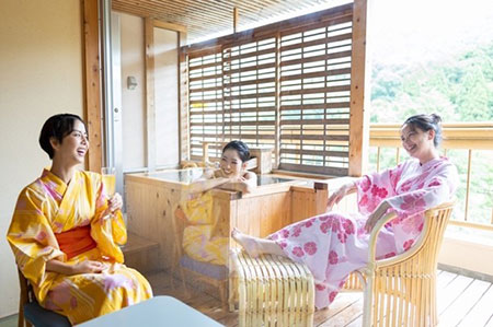楽天グループ ヒットキーワード2022 国内旅行は高級感で非日常を求める傾向がある