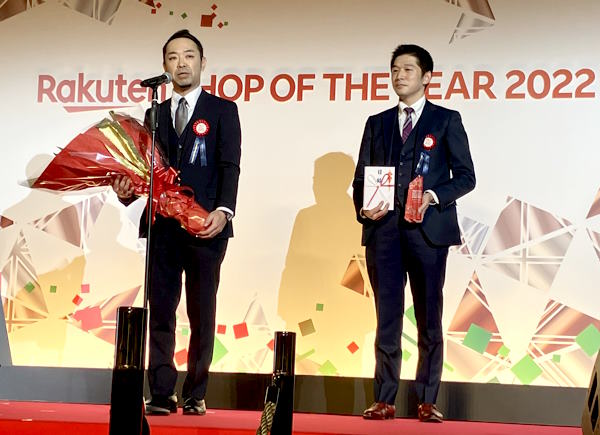 楽天は1月25日、「楽天市場」に出店する約5万5000店舗のなかから、「購入者からの投票」「2022年の売り上げや受注件数」などを主な基準に優れたショップを選出して表彰する「楽天市場ショップ・オブ・ザ・イヤー2022（楽天SOY2022）」を開き、「アルペン楽天市場店」（運営はアルペン）が総合グランプリを受賞した　総合グランプリの「アルペン楽天市場店」