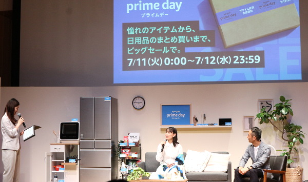 「プライムデー」記者発表会に登壇した戸田恵梨香氏（中央）