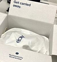 真贋センターで取り扱われる商品専用の箱