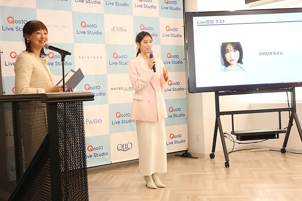 女優の高橋ひかるさん（中央）